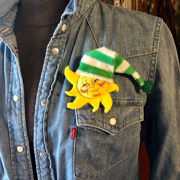 Annalee Pin 2004 - Picture 6 of 7